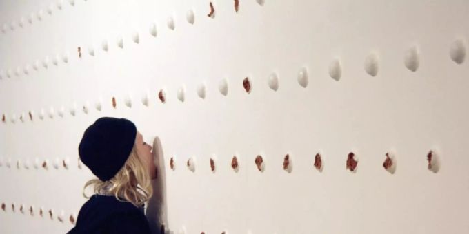 Kunst zum Reinbeissen: «Goosebump» von Elisabeth Willing. Museum Tinguely