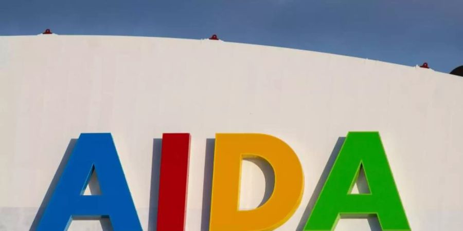 Aida Cruises verkürzt sein Asien-Programm. Die Schiffe «Aidavita» und «Aidabella» beenden ihre Fahrten in den kommenden Tagen. Foto: Mohssen Assanimoghaddam/dpa
