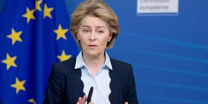 Ursula von der Leyen, Präsidentin der Europäischen Kommission, spricht während einer Pressekonferenz nach dem Treffen der Europäischen Kommissare im EU-Hauptquartier. Angesichts der erwarteten Wirtschaftskrise infolge der Coronavirus-Pandemie will die EU-Kommission die Haushaltsregeln lockern. (zu dpa «EU-Kommission will wegen Corona-Krise Haushaltsregeln lockern"). Foto: Etienne Ansotte/European Commission/dpa Ursula von der Leyen, Präsidentin der Europäischen Kommission, spricht während einer Pressekonferenz nach dem Treffen der Europäischen Kommissare im EU-Hauptquartier. Angesichts der erwarteten Wirtschaftskrise infolge der Coronavirus-Pandemie will die EU-Kommission die Haushaltsregeln lockern. (zu dpa «EU-Kommission will wegen Corona-Krise Haushaltsregeln lockern"). Foto: Etienne Ansotte/European Commission/dpa