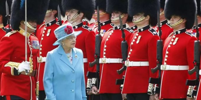 Auf Coronavirus - Mitarbeiter von Queen Elizabeth (93) positiv getestet