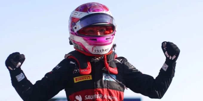 Léna Bühler jubelt am Samstag in der F1-Academy. Léna Bühler