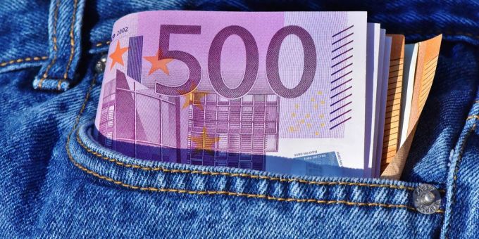 Diese Scheine sind heute sehr viel weniger wert als noch vor einem Jahr. inflation gefühlt