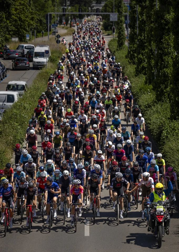 Eine Woche vor dem Tour-Start verabschiedete sich die Rad-Szene von Gino Mäder (†26). Gino Mäder