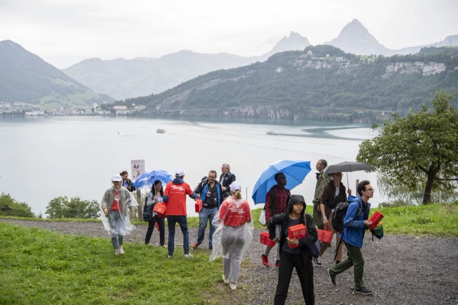 Der Morgen des 1. August zeigte sich zunächst nass und grau.