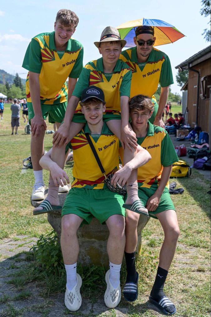 Die Jungs vom TV Studen brauchen nach dem Wettkampf nur noch Glück im Festzelt.