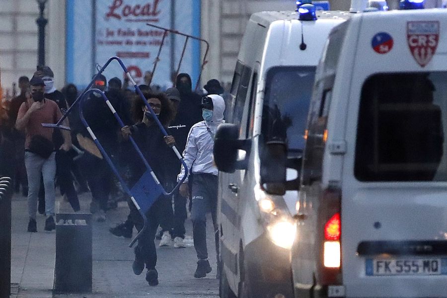 In ganz Frankreich, hier in Marseille, kam es zu heftigen Ausschreitungen seit dem Vorfall.