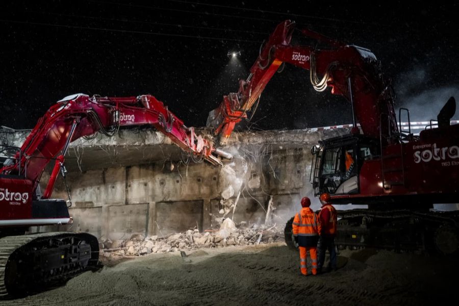 Aufgrund mangelhafter Betonqualität muss ein Teilstück der A9 rückgebaut werden. (Symbolbild)