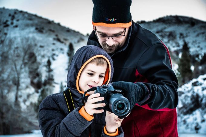 Gemeinsame Aktivitäten bereichern die Vater-Sohn-Beziehung. Vater und Sohn