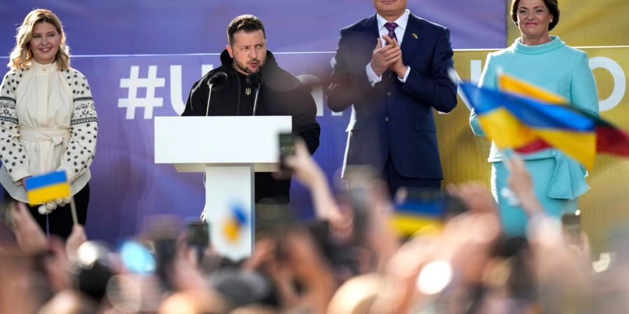 Der ukrainische Präsident Wolodymyr Selenskyj spricht bei einer Veranstaltung am Rande des Nato-Gipfels in Vilnius.