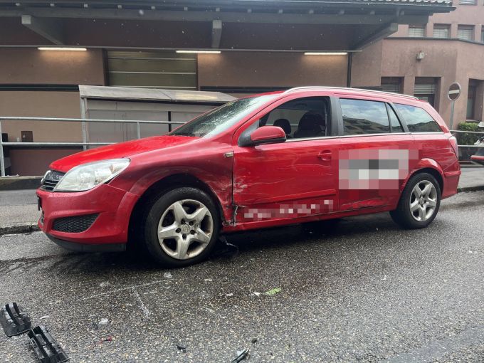 An den Fahrzeugen entstand ein Sachschaden. Sachschaden nach Unfall
