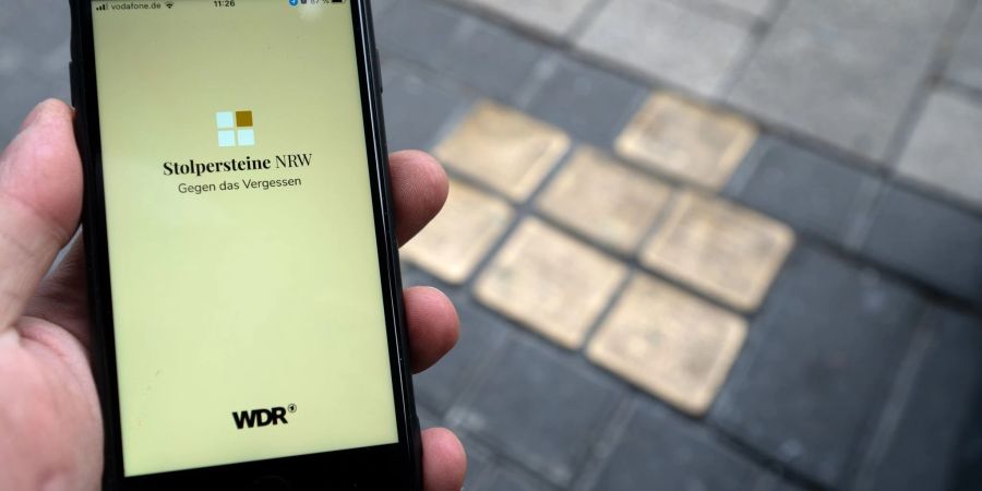 Stolpersteine in Köln. Die App und Webseite «Stolpersteine in NRW» gehört zu den Gewinnern des diesjährigen Grimme Online Awards.