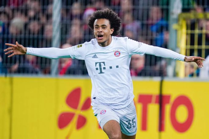 Bei Bayern München legte er einen Traumstart in der Bundesliga hin. Am Telefon ist Joshua Zirkzee nicht ganz so schnell... SC Freiburg Bayern München