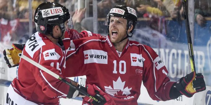 Kris Versteeg (r.) vom Team Canada. Spengler Cup team canada
