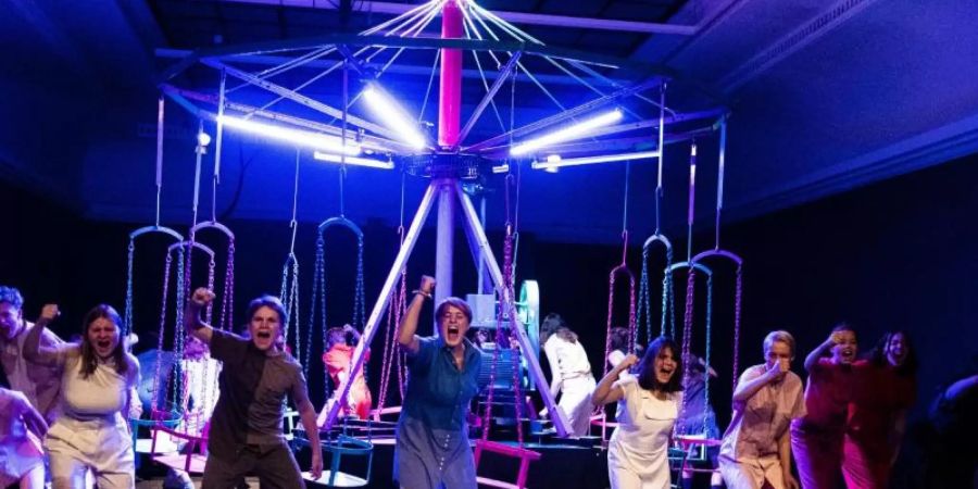 Das Stück «These Teens Will Save The Future» hatte Uraufführung in den Münchner Kammerspielen. Foto: Josef Beyer