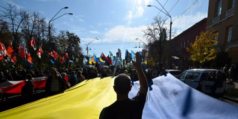 Proteste am 14. Oktober in Kiew gegen den Rückzug.