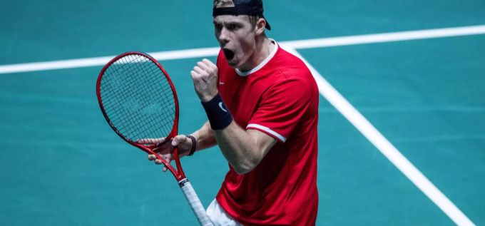 Denis Shapovalov besiegte Reilly Opelka in zwei engen Sätzen. Denis Shapovalov