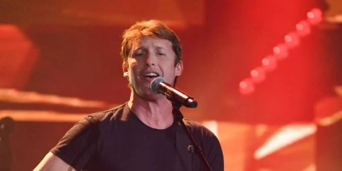 James Blunt sorgt sich um seinen schwer kranken Vater. james blunt