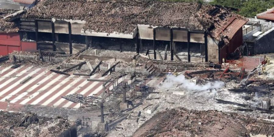 Der Hauptpalast Seiden der historischen Shuri Burg, nachdem es durch ein Feuer zerstört wurde. Foto: kyodo/dpa