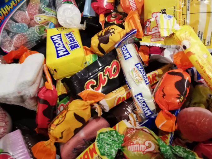 Zuckerberge für die Kleinen: Von Schoggi über Gummischlangen bis Zältli und Marshmallows. halloween