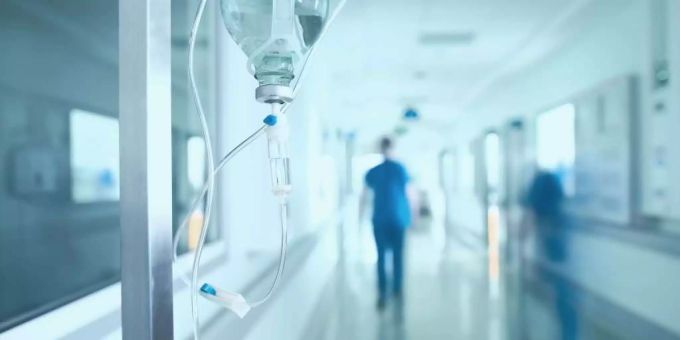Die Frau zog sich eher leichte Verletzungen zu und wurde vom Rettungsdienst ins Spital gebracht. Spital