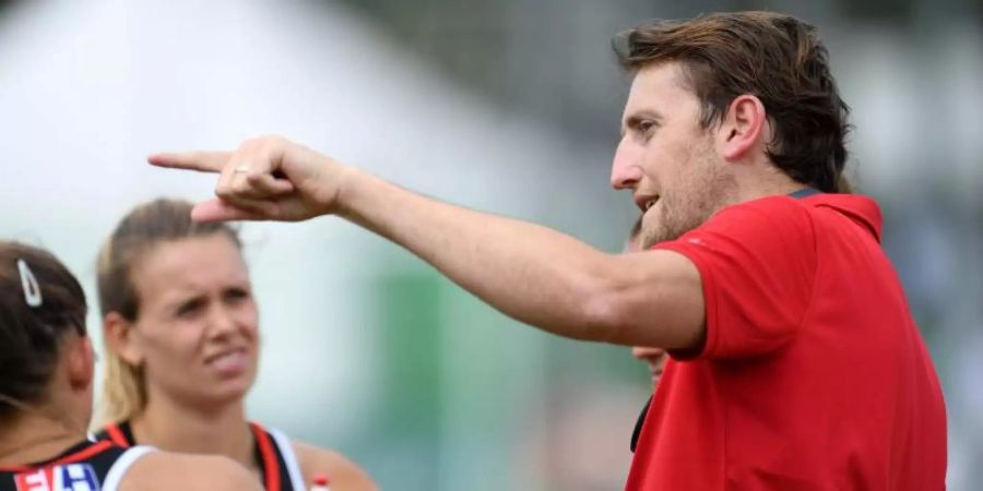 Trotzten Argentinien ein Remis ab: Die deutschen Hockey-Damen und Trainer Xavier Reckinger. Foto: Andreas Gebert