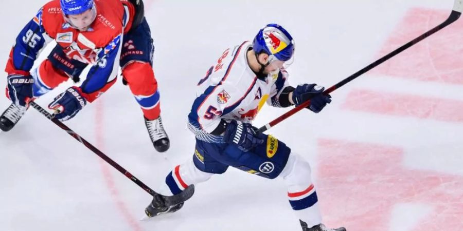 Mit Adler Mannheim und EHC Red Bull München spielen die beiden Topteams der Vorrunde um die Meisterschaft. Foto: Uwe Anspach/dpa