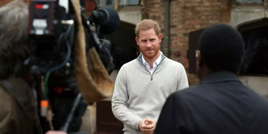 Prinz Harry gibt die Geburt seines Sohnes bekannt