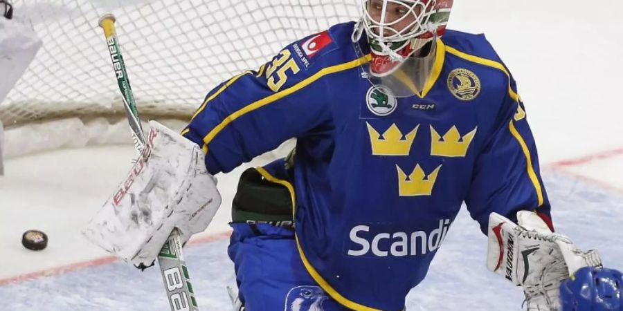 Der schwedische Torhüter Johan Gustafsson wechselt zu Adler Mannheim. Foto: Yuri Kochetkov/EPA