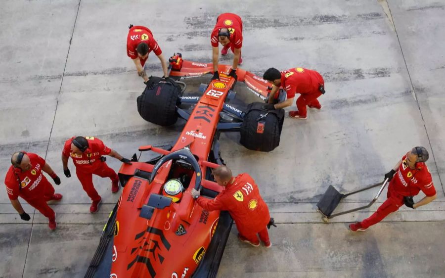 Mick Schumacher im Ferrari Cockpit.