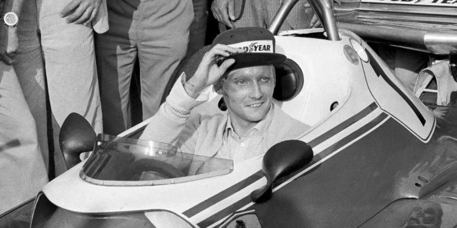 Niki Lauda 1976 in seinem Ferrari. Foto: Raoul Fornezza/AP