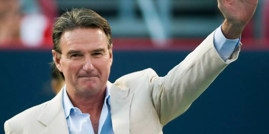 Jimmy Connors winkt