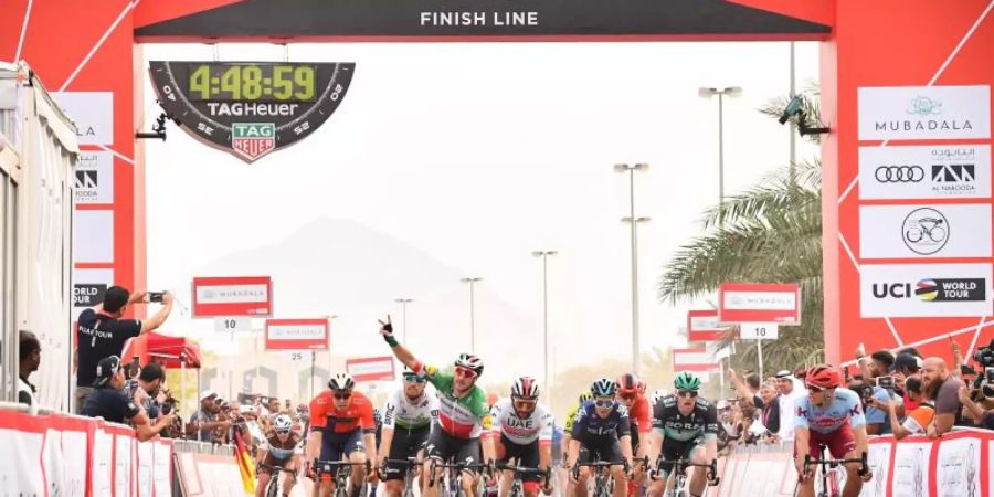 Die Zieleinfahrt der 5. Etappe der UAE-Tour in Khor Fakkan. Foto: Massimo Paolone/Lapresse.Lapress/Lapresse via ZUMA Press