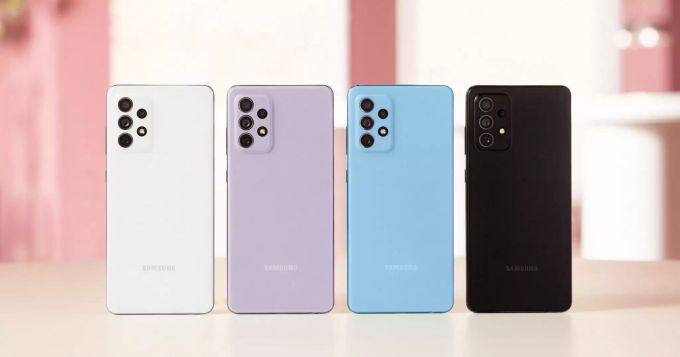 Das Samsung Galaxy A72 kommt in den Farben «Awesome Black», «Awesome White», «Awesome Blue» und «Awesome Violet». Samsung Galaxy A72