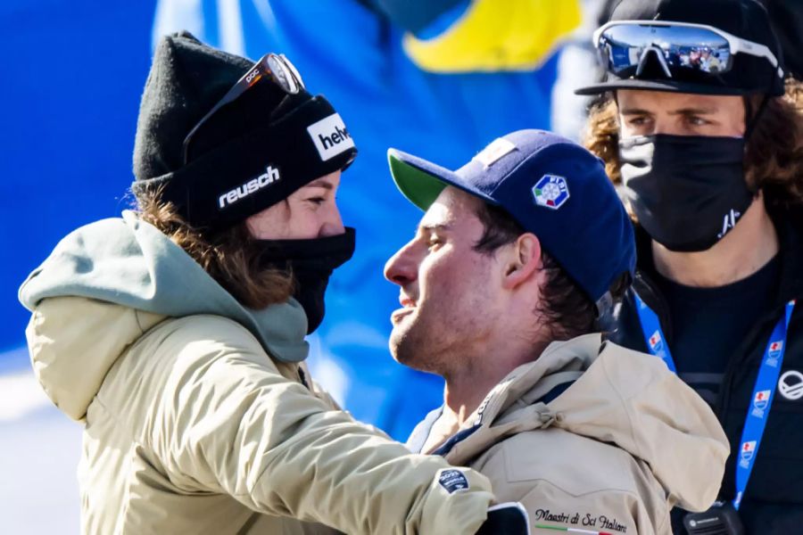 Luca De Aliprandini hat soeben die Silber-Medaille im Riesenslalom gewonnen.