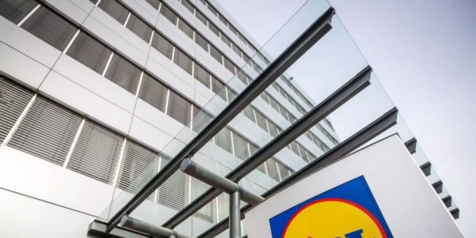 Blick auf die Lidl Zentrale in Neckarsulm. Im Lidl Verwaltungsgebäude ist am Mittwochnachmittag eine Briefbombe explodiert. Foto: Christoph Schmidt/dpa Blick auf die Lidl Zentrale in Neckarsulm. Im Lidl Verwaltungsgebäude ist am Mittwochnachmittag eine Briefbombe explodiert. Foto: Christoph Schmidt/dpa