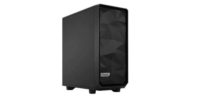 Das Fractal Meshify 2 Compact ohne Tempered Glass auf der Seite. Fractal Meshify 2 Compact