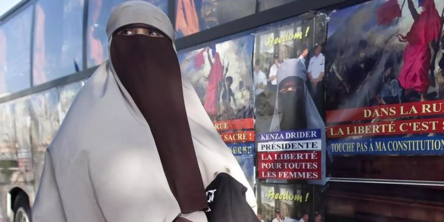 Nur wenige muslimische Frauen in Frankreich tragen überhaupt Schleier. Foto: Ian Langsdon/EPA/dpa