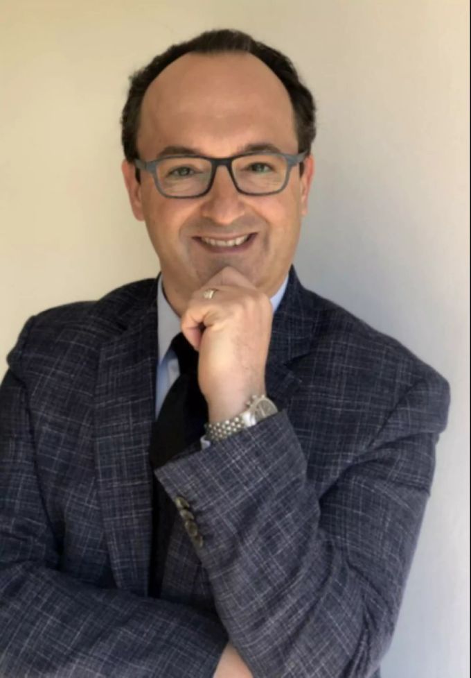 Prof. Dr. Victor Valderrabano ist ein anerkannter Sportorthopäde. Victor Valderrabano
