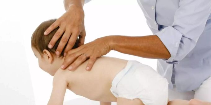 Berlin - Osteopathie bei Babys - sinnvoll oder überflüssig?