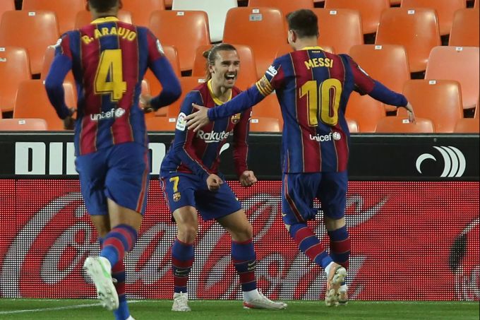Auf dem Platz läufts: Zuletzt siegten Lionel Messi und co. bei Valencia mit 3:2. Lionel Messi