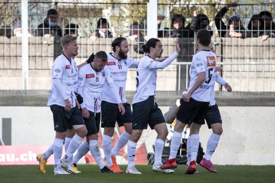 Der FC Aarau bejubelt das 1:0.