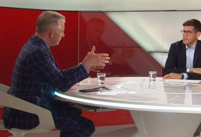 Rainer Maria Salzgeber und Benjamin Huggel analysieren den Tor-Fail beim Spiel der Schweizer Nati. Schweizer Nati