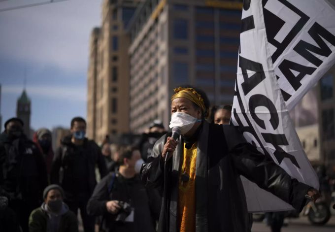 Demonstranten am Rande des Prozesses gegen Derek Chauvin in Minneapolis. George Floyd Derek Chauvin
