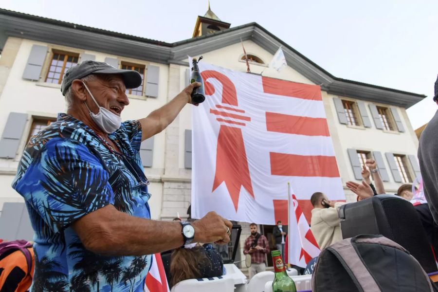 Tausende feierten am Sonntag in Moutier das historische Abstimmungsergebnis.