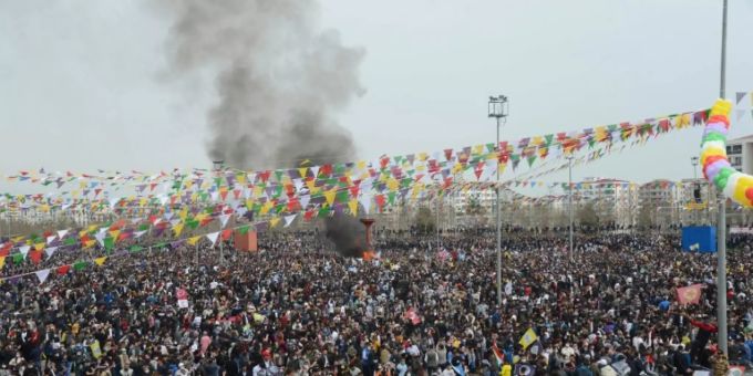 HDP-Anhänger bei Neujahrsfest in Diyarbakir HDP-Anhänger bei Neujahrsfest in Diyarbakir