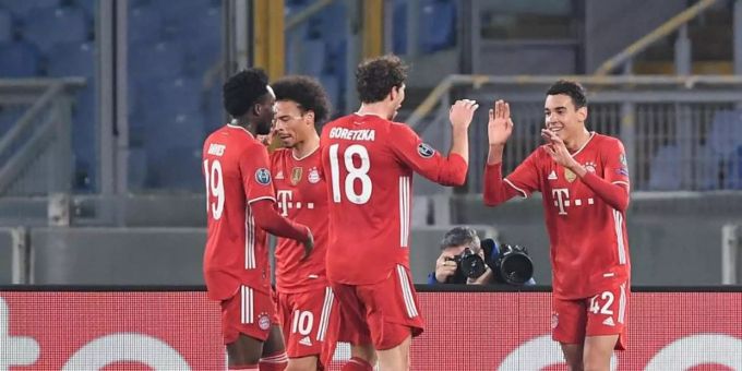 Die Bayern-Spieler feiern einen weiteren Treffer gegen Lazio Rom. Foto: Giuseppe Maffia/dpa Die Bayern-Spieler feiern einen weiteren Treffer gegen Lazio Rom. Foto: Giuseppe Maffia/dpa