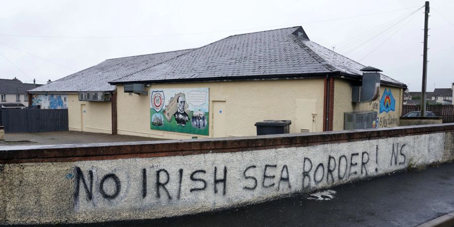 An einer Mauer steht «No Irish Sea Border» («Keine Grenze in der Irischen See»).