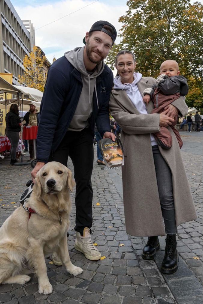 Familie Grenier hat ihre Wurzeln in Québec. Hund Denver, Alexandre und Marie-Pier mit Sohn Tyler.
