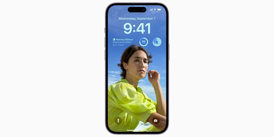 Zum Themendienst-Bericht vom 16. September 2022: Eigenes Foto, garniert mit nützlichen Widgets: iOS 16 ermöglicht einen individuellen Sperrbildschirm.