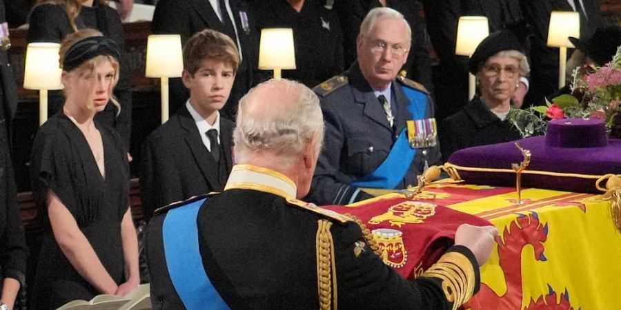 Ein geschichtsträchtiger Moment während des Gottesdienstes zu Ehren der Queen.